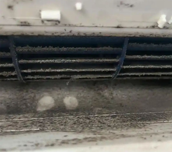 克孜勒苏柯尔克孜空调吹的风有股烧焦味是怎么回事